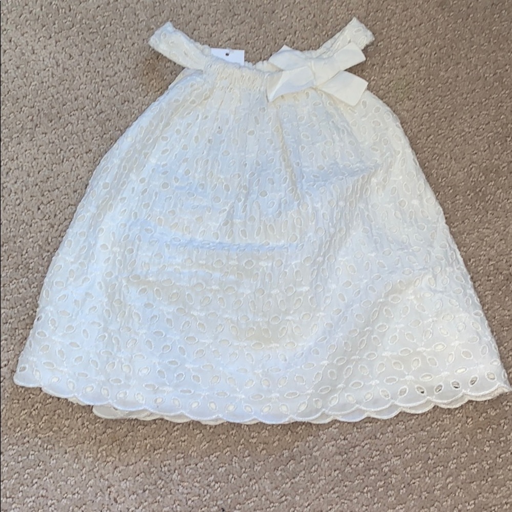 GAP NWT Ivory Eyelet Dress with bow 0-3m